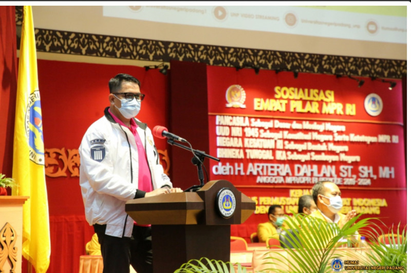 Anggota DPR-RI Arteria Dahlan sosialisasikan Empat Pilar Kebangsaan di UNP