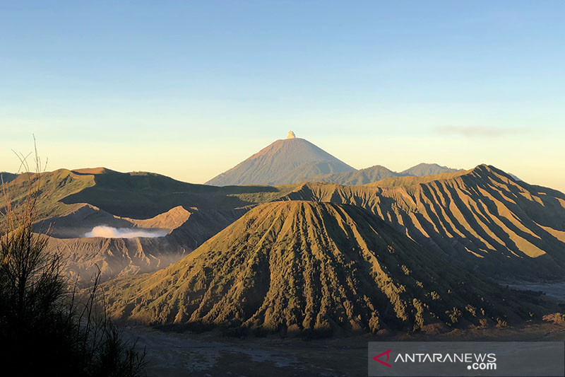 Kemarin, Bromo dibuka bertahap sampai kerja sama mata uang RI-China