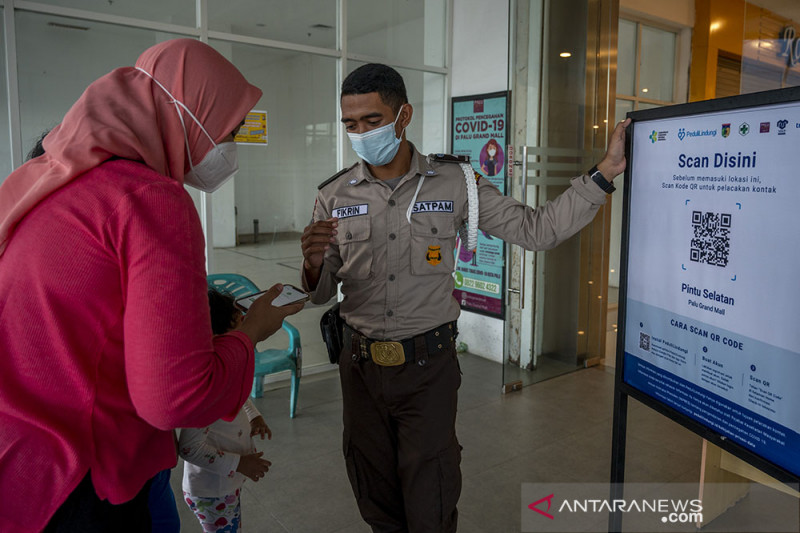 Aplikasi Sistem PeduliLindungi di Pusat Perbelanjaan