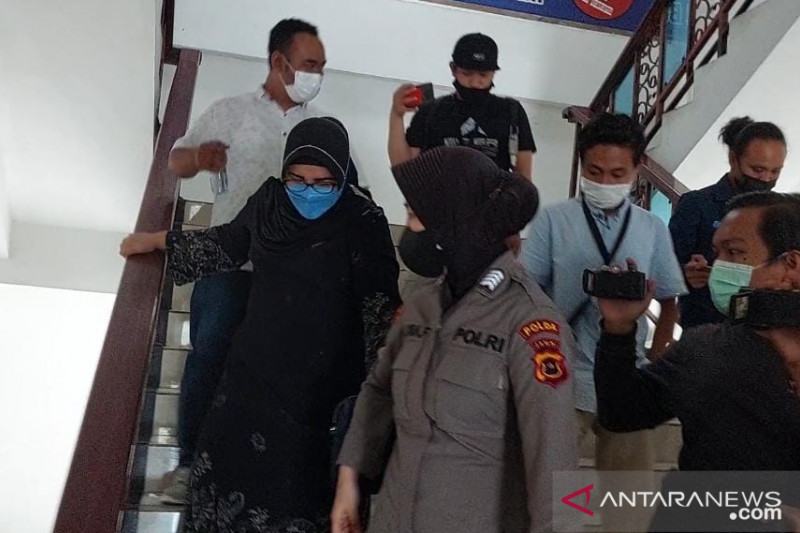 Istri mantan Gubernur Jambi dan Wabup Sarolangun jawab panggilan KPK