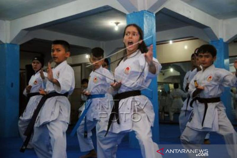 Atlet Imigran Afghanistan Mengajar Bela Diri Karate