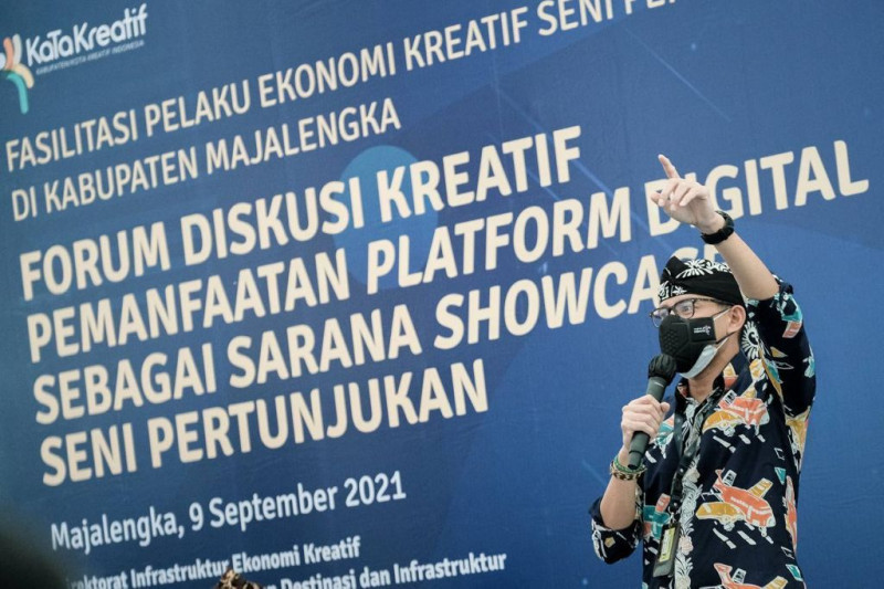 Menteri Sandiaga dorong pelaku ekraf Majalengka perkuat seni pertunjukan