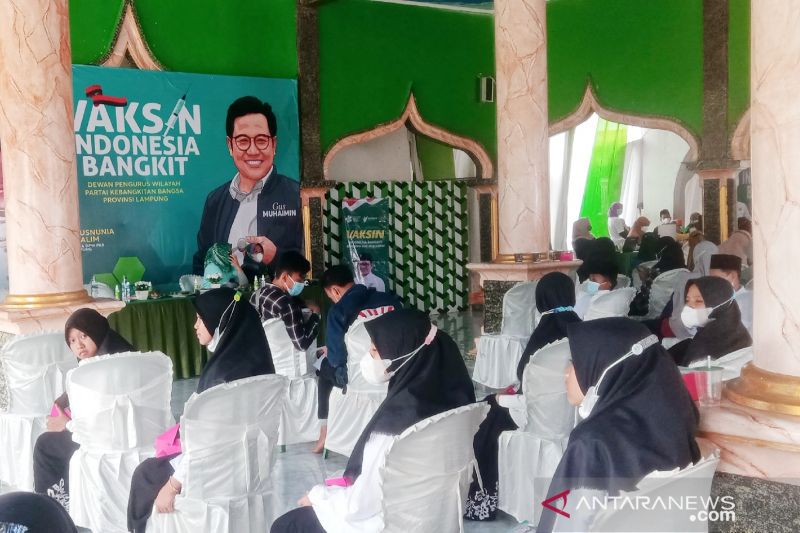 PKB dan Pemkab Lampung Timur gelar vaksinasi di Pondok Pesantren  Darussalam Braja Dewa 