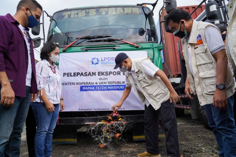 Menkop lepas ekspor briket UKM Tasikmalaya ke Hongkong dan Irak