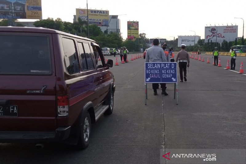 Dishub Bandung catat 4.518 kendaraan diputarbalikkan saat ganjil genap