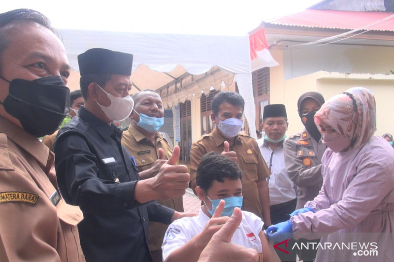Kalangan pelajar mulai divaksin COVID-19 di Pasaman Barat