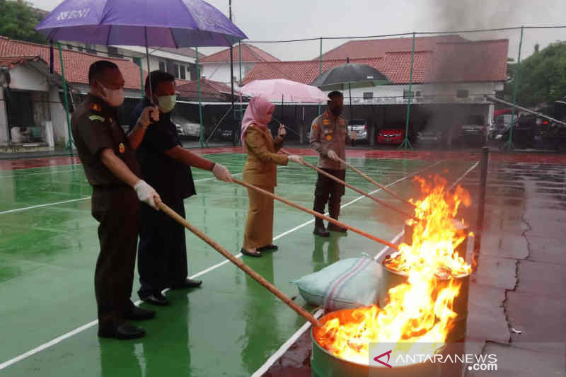 Kejari Kabupaten Cirebon musnahkan 981.868 butir pil obat terlarang