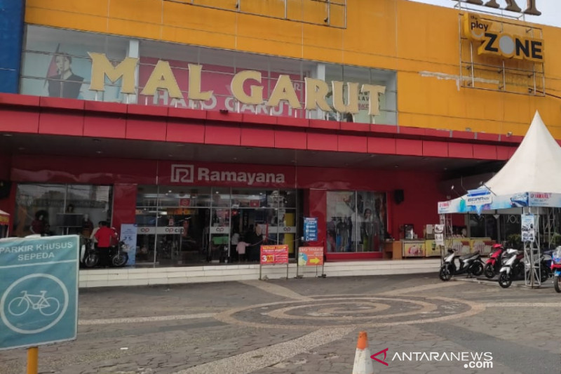 Bupati Garut ancam tutup mal yang tak pasang sistem PeduliLindungi