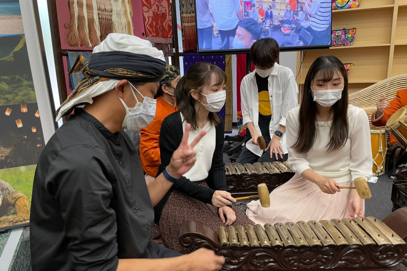 Gelaran Indonesia Day di KBRI Tokyo, mahasiswa Jepang pelajari budaya Sunda