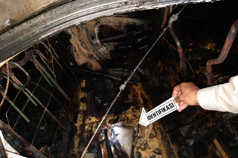 Mobil sedan terbakar di Lombok Tengah, pemilik alami kerugian ratusan juta