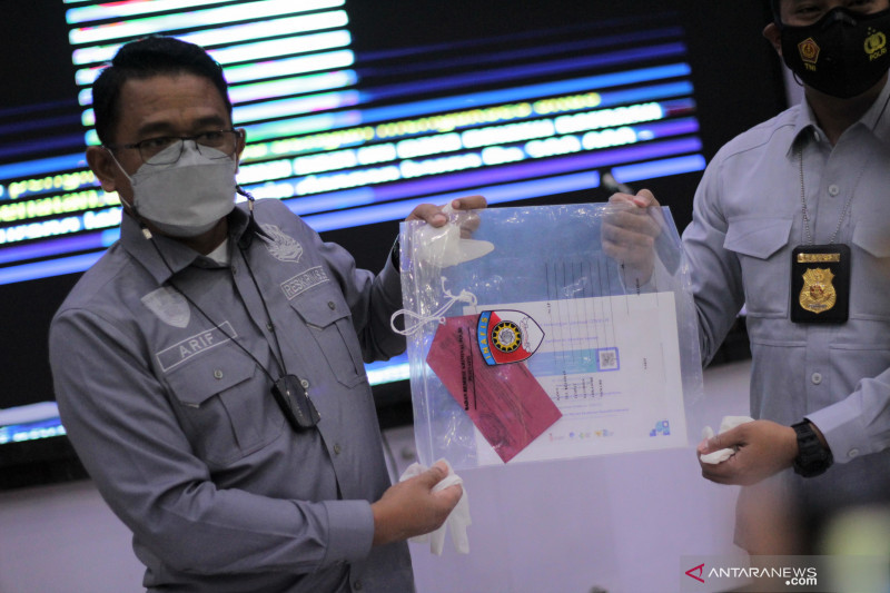 Polda Jawa Barat buru pemilik sertifikat ilegal vaksin COVID-19