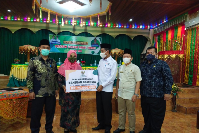 Baznas Pasbar berikan beasiswa kepada 50 mahasiswa STAI Yaptip sebesar Rp1,5 juta/orang
