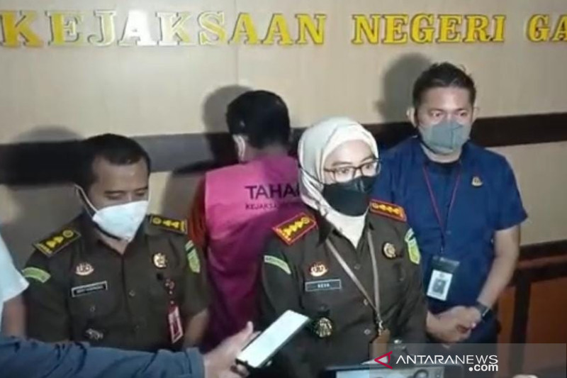 Kejari Garut: Serahkan diri atau kami akan kejar dan cari buronan kasus korupsi