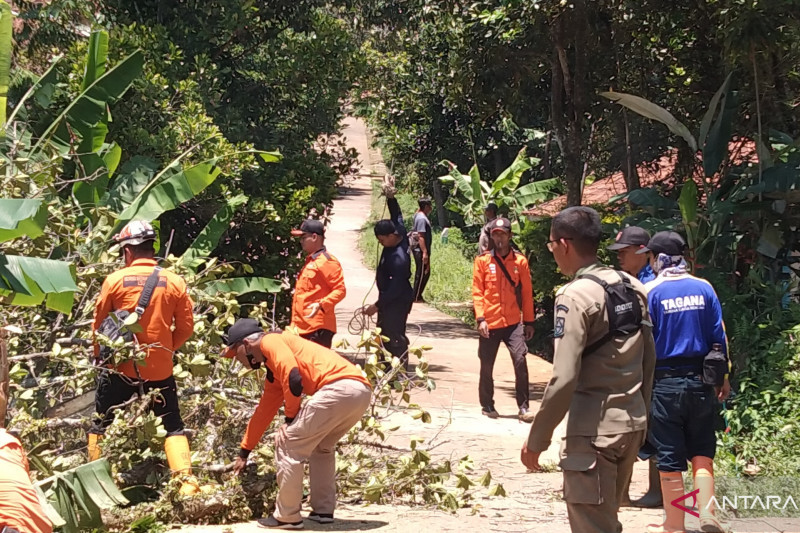 BPBD Cianjur siagakan 400 relawan di wilayah rawan bencana