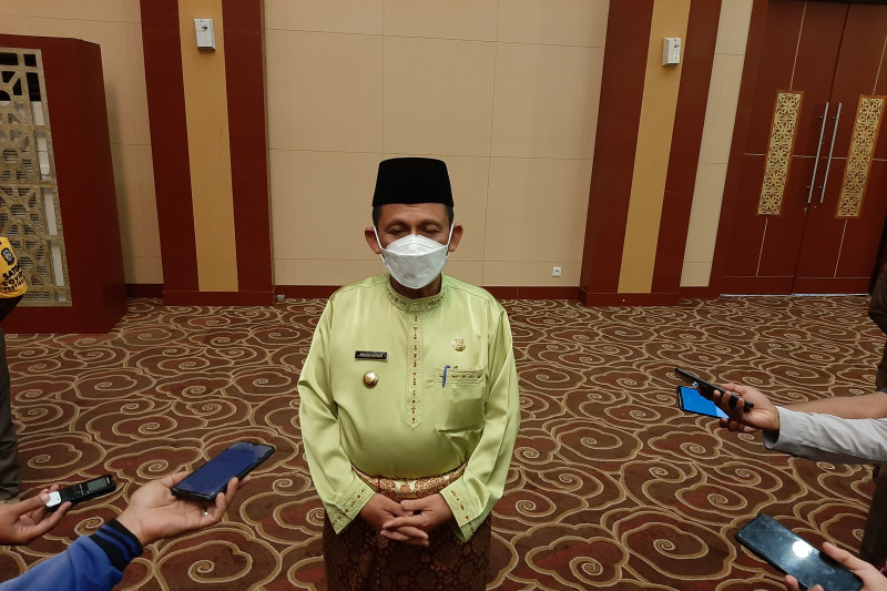Berbaju kurung meriahkan HUT Kepri