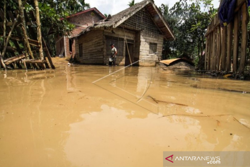 BMKG keluarkan peringatan hujan lebat di sejumlah wilayah Indonesia, termasuk Sumbar