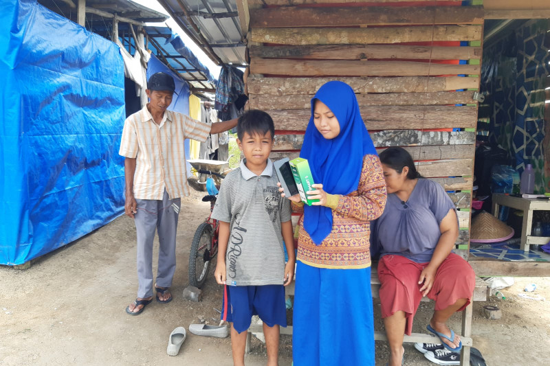 ANTARA Kepri bantu handphone untuk anak putus sekolah di Bintan
