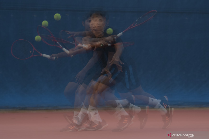 Latihan Atlet Tenis Lapangan Sumatera Selatan