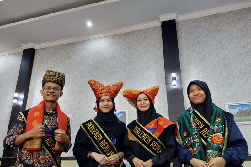 Empat pelajar Sumbar ikuti program Parlemen Remaja
