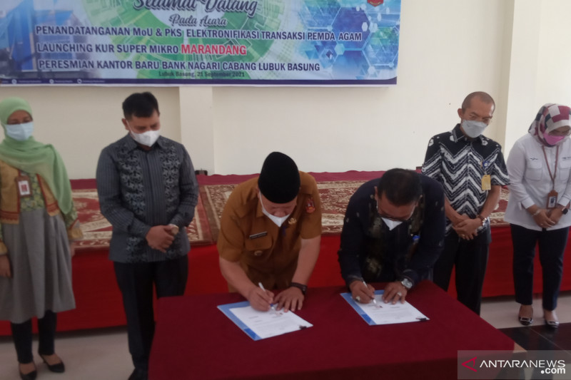 Dirut Bank Nagari-Bupati Agam tandatangani MoU dan PKS terkait elektronifikasi transaksi