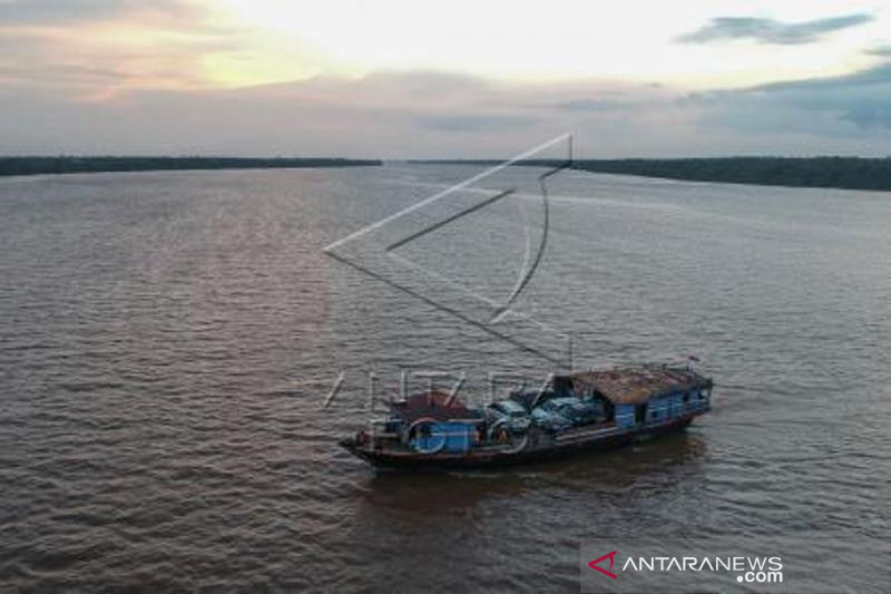 Jasa Kapal Penyeberangan Tradisional Di Sungai Kahayan