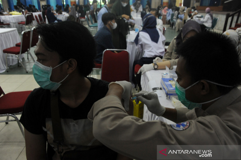 Vaksinasi mahasiswa UIN Raden Fatah Palembang