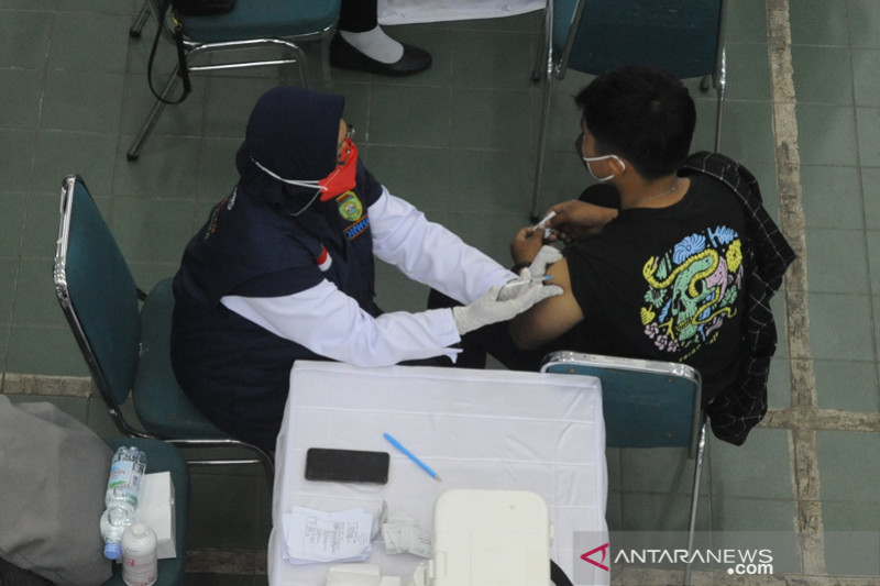 Vaksinasi mahasiswa UIN Raden Fatah Palembang