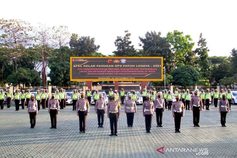 Polda Jabar tingkatkan prokes masyarakat dengan Operasi Patuh Lodaya 2021