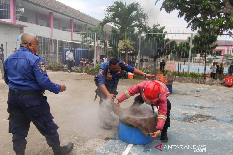 Lapas Cianjur gandeng Damkar berlatih penanggulangan kebakaran