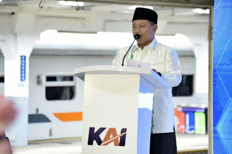 Wagub Jabar ajak masyarakat gunakan kereta api saat bepergian