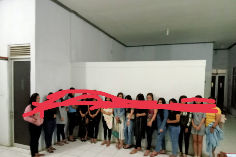 Satpol Pol Pasaman Barat amankan 16 wanita pemandu karaoke di tiga kafe