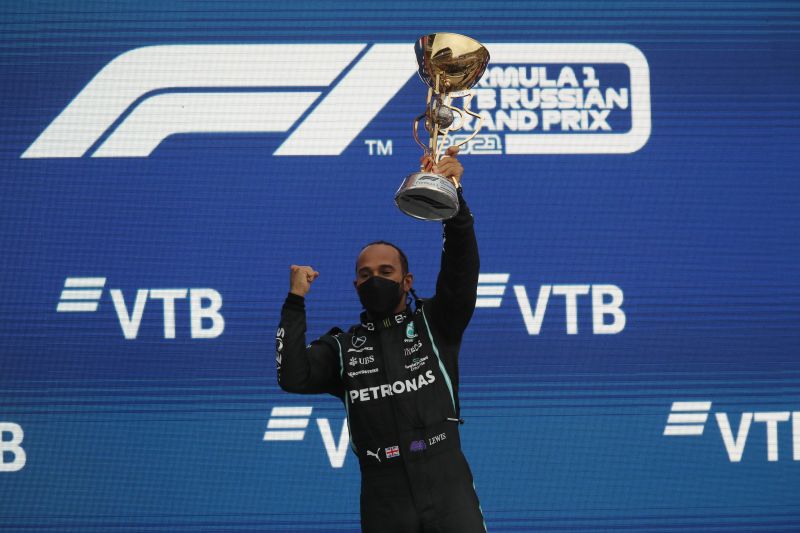 Hamilton klaim kemenangan ke-100 di F1