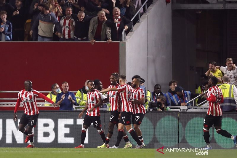 Liverpool dipaksa imbang dengan Brentford dalam drama enam gol