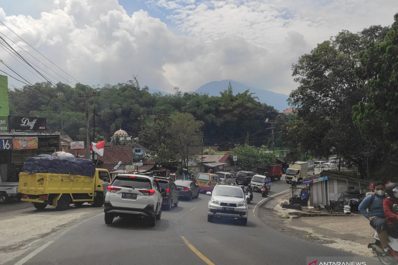 Jalur Puncak-Cianjur ramai lancar dengan penerapan ganjil genap