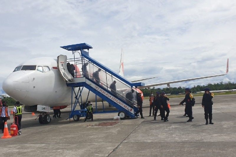 Seratus Personel Brimob Nusantara Polda Sultra Tiba Di Timika Antara