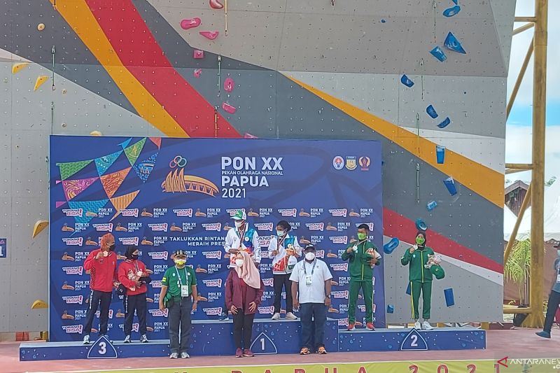Papua rock climbing pair bags gold medals in XX PON
