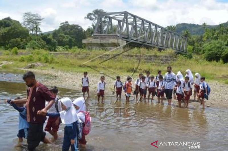 Kegiatan Belajar Di Pedalaman Aceh Saat Pandemi COVID-19