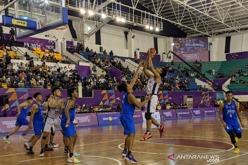 Tim bola basket 5x5 putra Jawa Barat libas Jawa Tengah 88-83