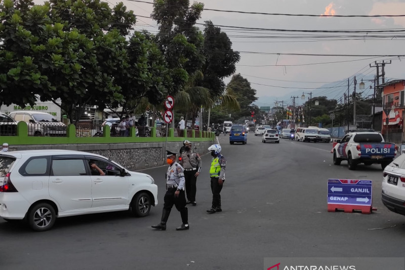 Spektrum - Penerapan ganjil genap jalur Puncak awal pemulihan perekonomian