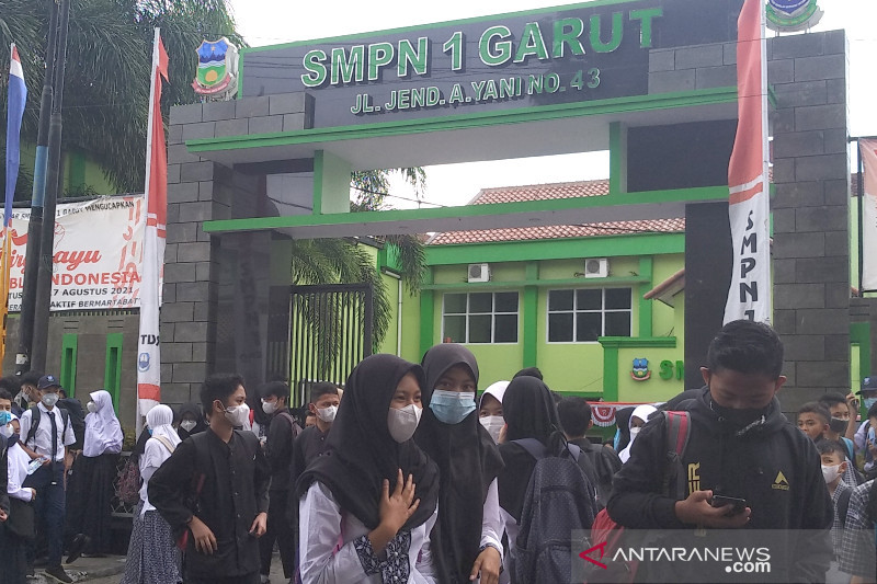 Disdik Garut ingatkan siswa dan guru tetap terapkan prokes saat di luar sekolah