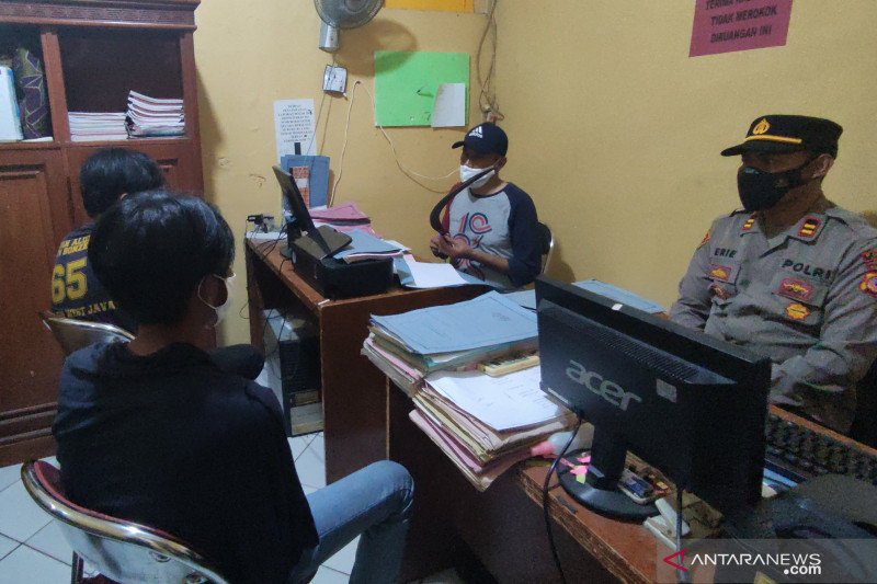 Polisi Cianjur tangkap dua orang remaja yang diduga begal