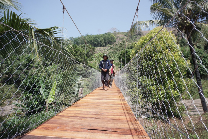 Pemprov Jabar bantu bangun jembatan gantung di atas Sungai Cikidang