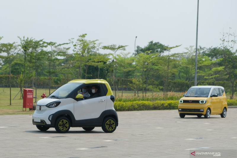 Kemarin, wisman boleh masuk Bali sampai rencana mobil listrik lokal