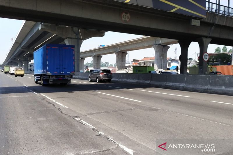 Jasa Marga perbaiki dua titik ruas Tol Jakarta-Cikampek