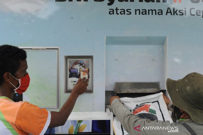 ACT bagi beras dengan truk ATM beras 