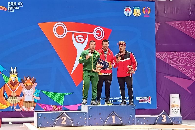 PON: Olympics weightlifter Rahmat Erwin wins gold in men's 81kg