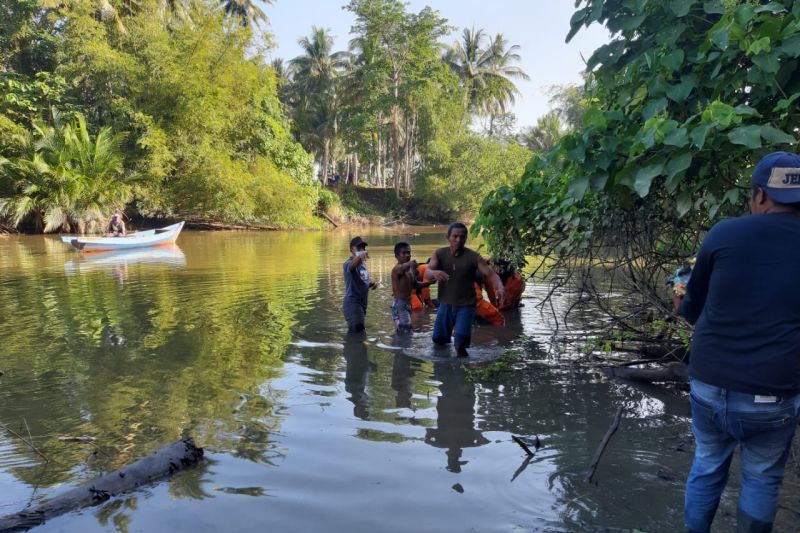 Petani hanyut terbawa banjir di Banggai ditemukan meninggal dunia