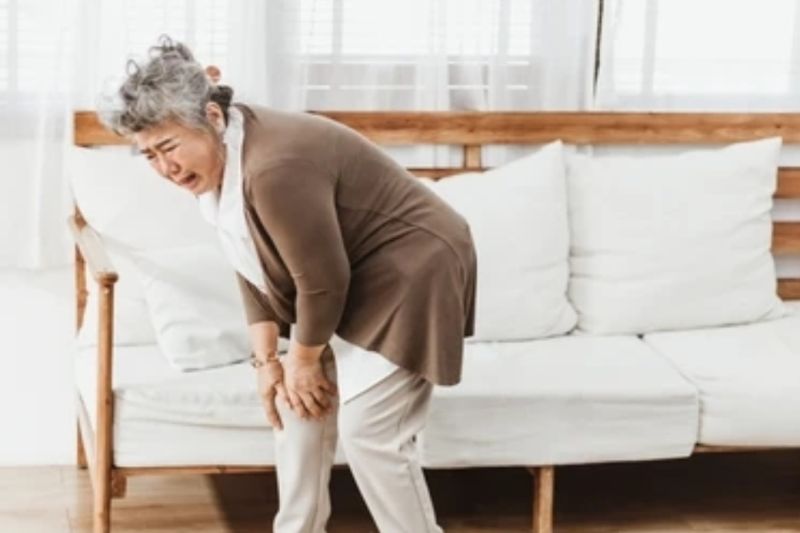 Osteoporosis terjadi tanpa gejala dan bisa menimpa siapa saja