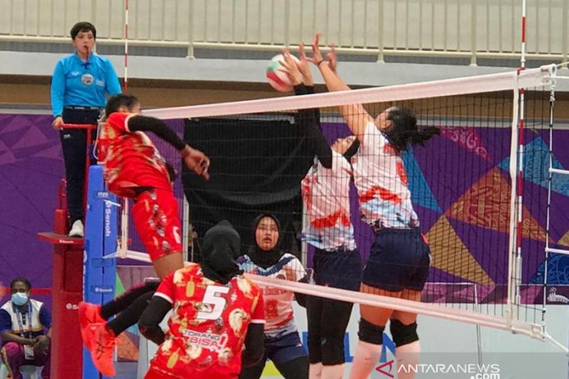 Tim voli putri Jawa Barat tatap final usai kalahkan tuan rumah