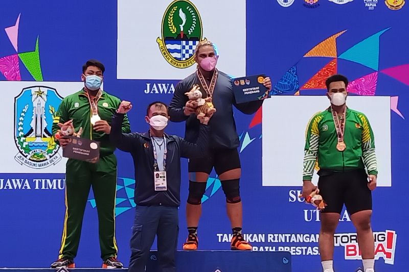 Lifter Carel Julius tambah koleksi medali emas Jawa Barat
